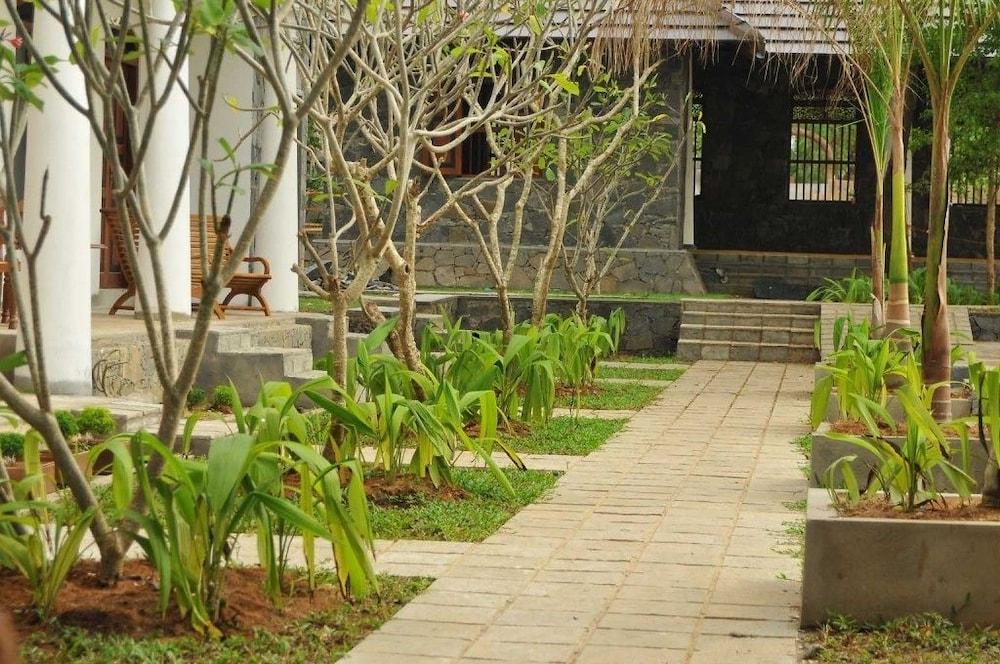 Yala Oga Reach Hotel Tissamaharama Ngoại thất bức ảnh