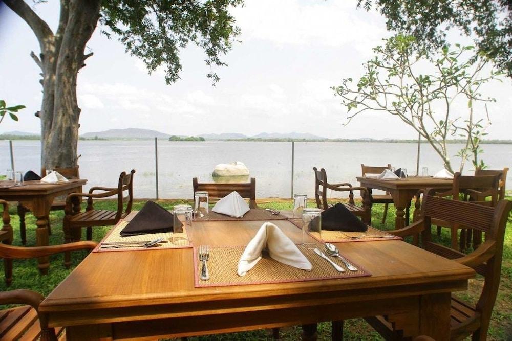 Yala Oga Reach Hotel Tissamaharama Ngoại thất bức ảnh
