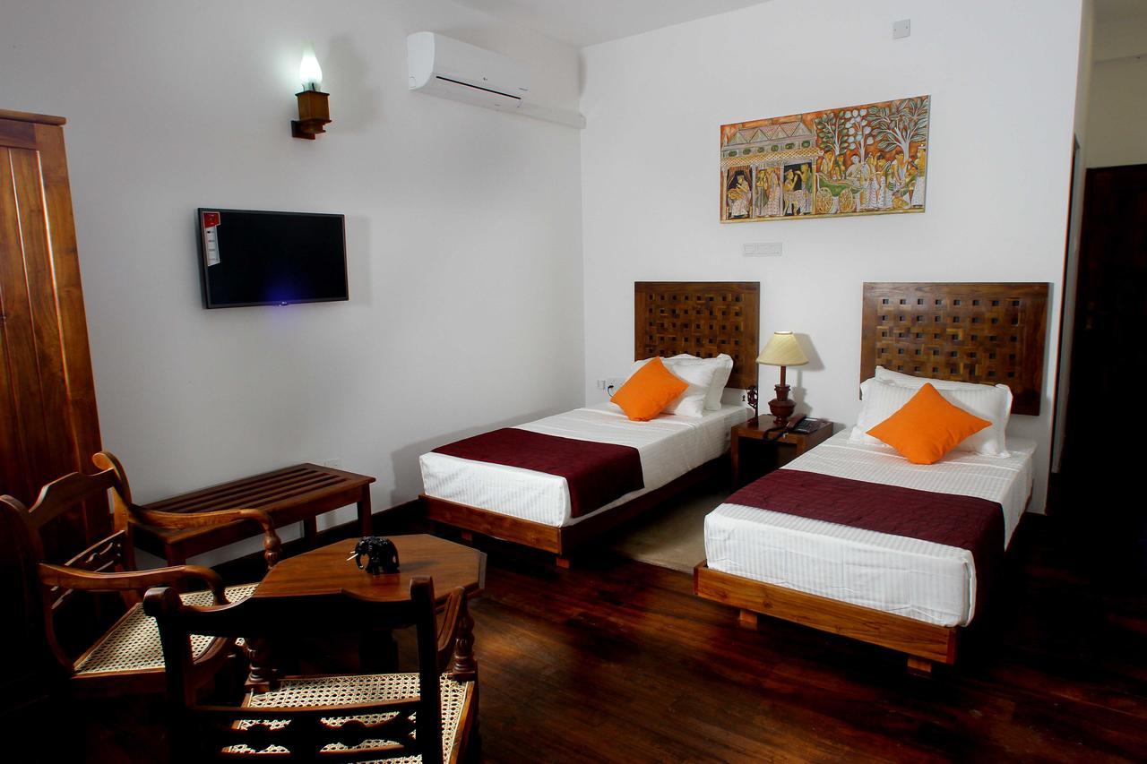 Yala Oga Reach Hotel Tissamaharama Ngoại thất bức ảnh