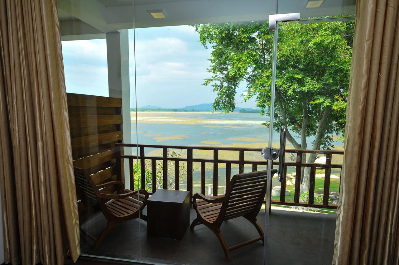 Yala Oga Reach Hotel Tissamaharama Ngoại thất bức ảnh
