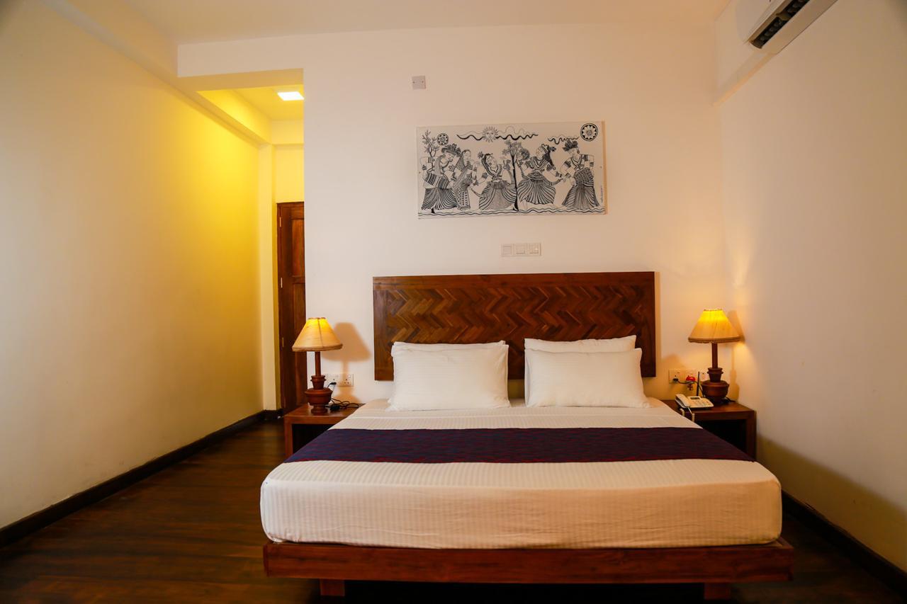 Yala Oga Reach Hotel Tissamaharama Ngoại thất bức ảnh
