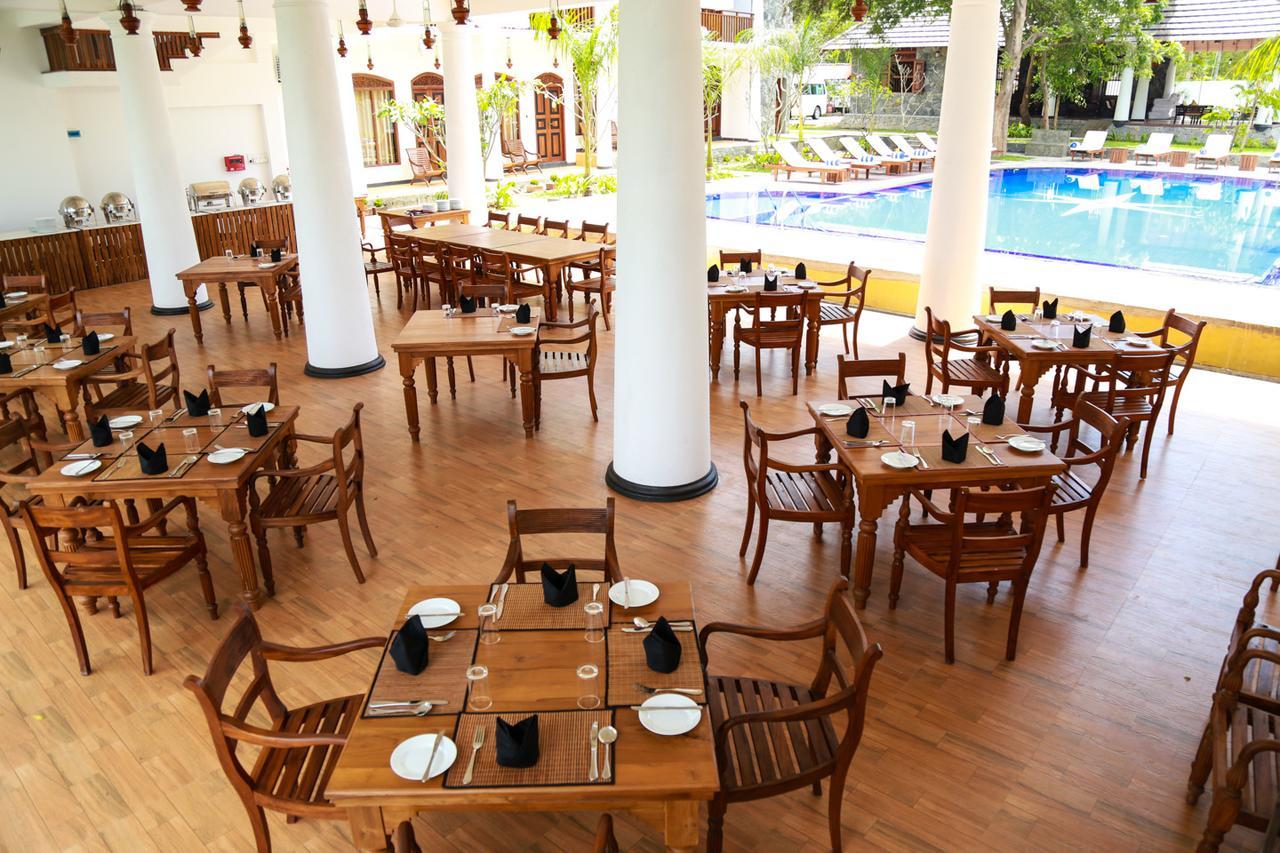 Yala Oga Reach Hotel Tissamaharama Ngoại thất bức ảnh