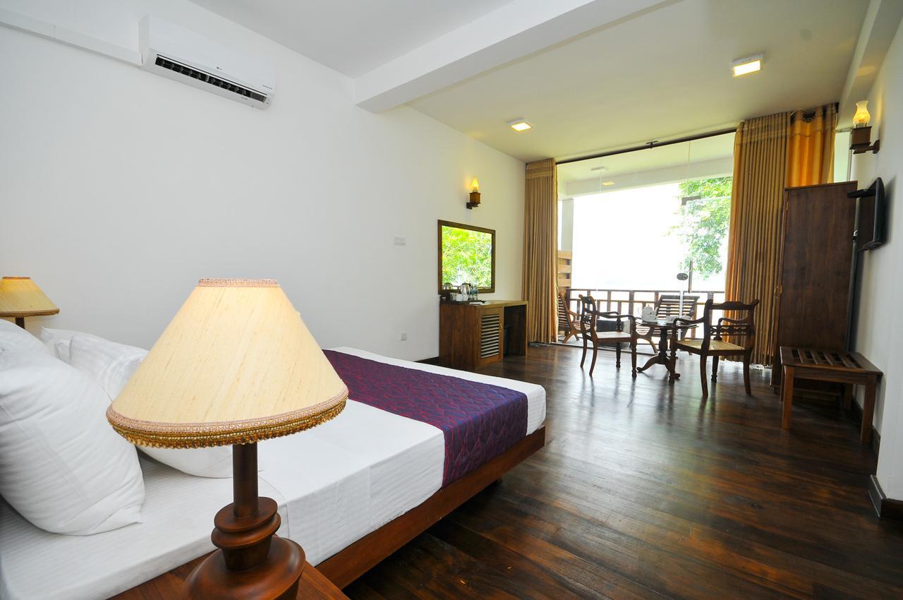 Yala Oga Reach Hotel Tissamaharama Ngoại thất bức ảnh