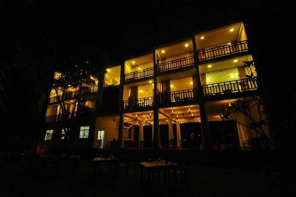 Yala Oga Reach Hotel Tissamaharama Ngoại thất bức ảnh