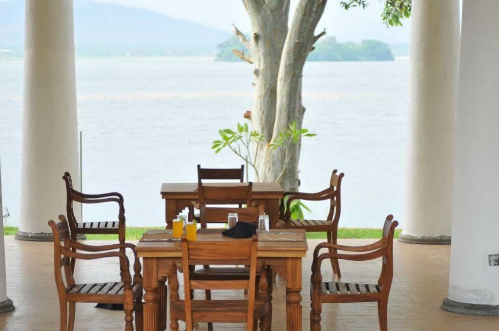 Yala Oga Reach Hotel Tissamaharama Ngoại thất bức ảnh
