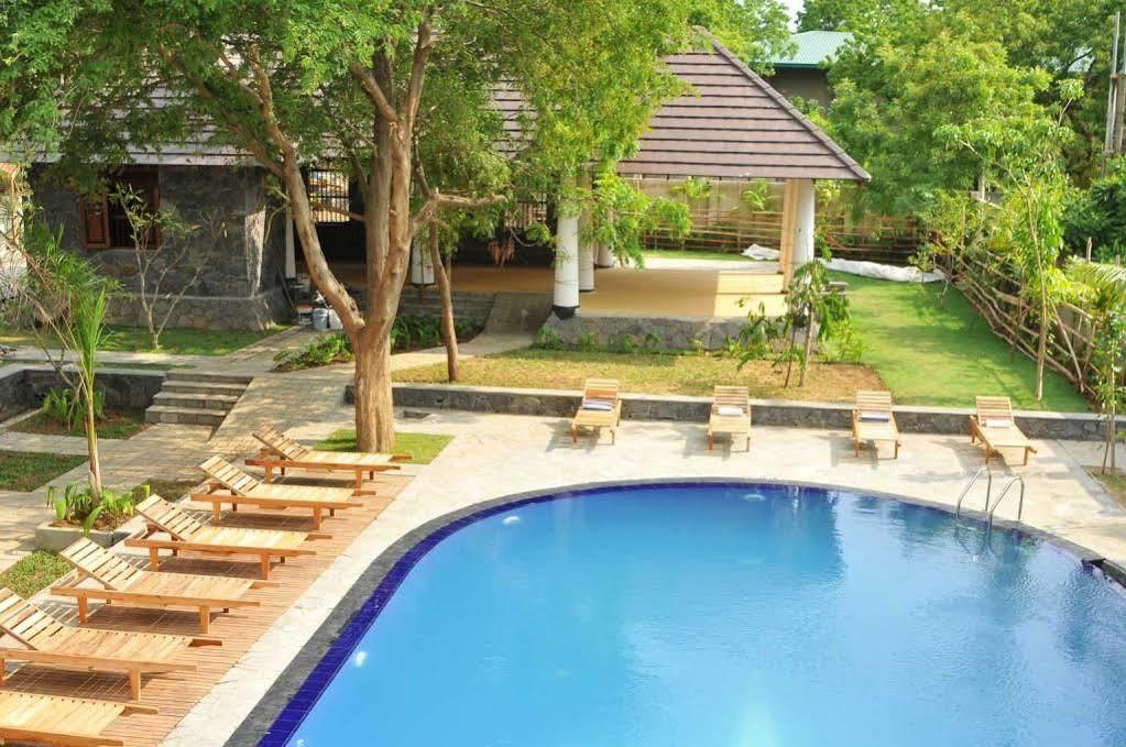 Yala Oga Reach Hotel Tissamaharama Ngoại thất bức ảnh