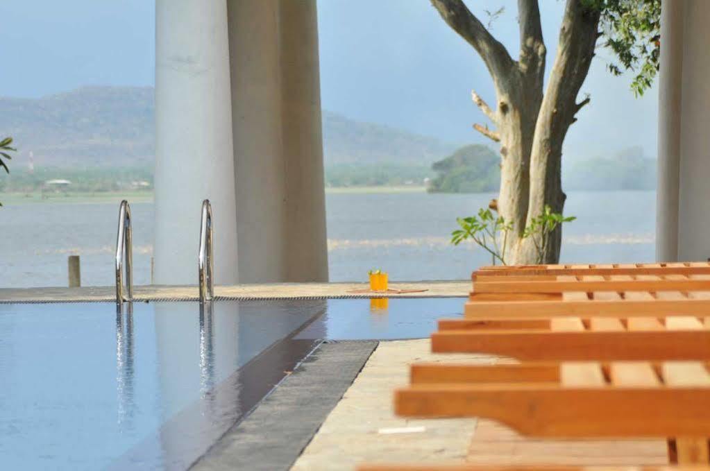 Yala Oga Reach Hotel Tissamaharama Ngoại thất bức ảnh